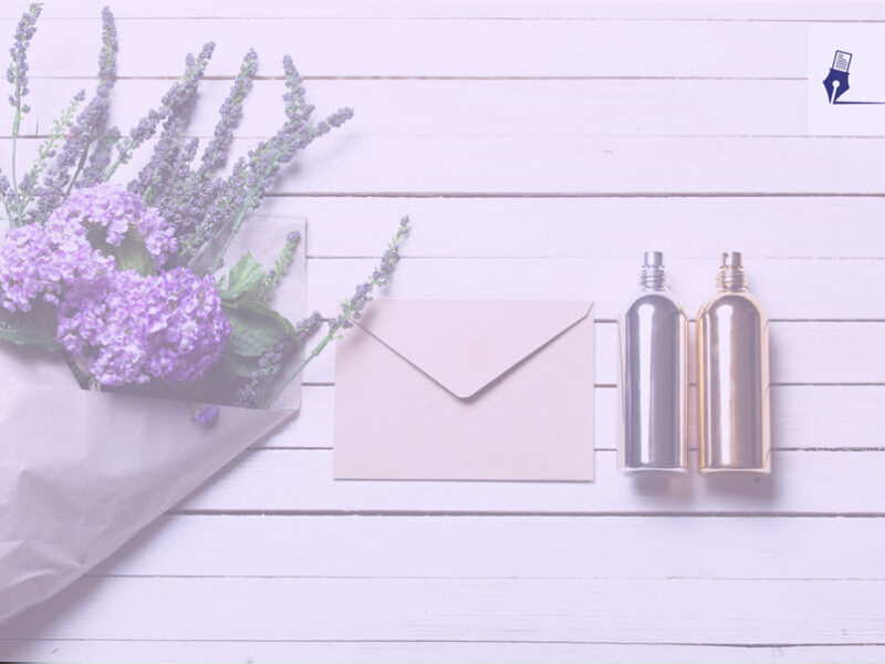 Fotografía de un ramo de flores con botellitas al lado sin etiquetas aún, falta esta guía de branding